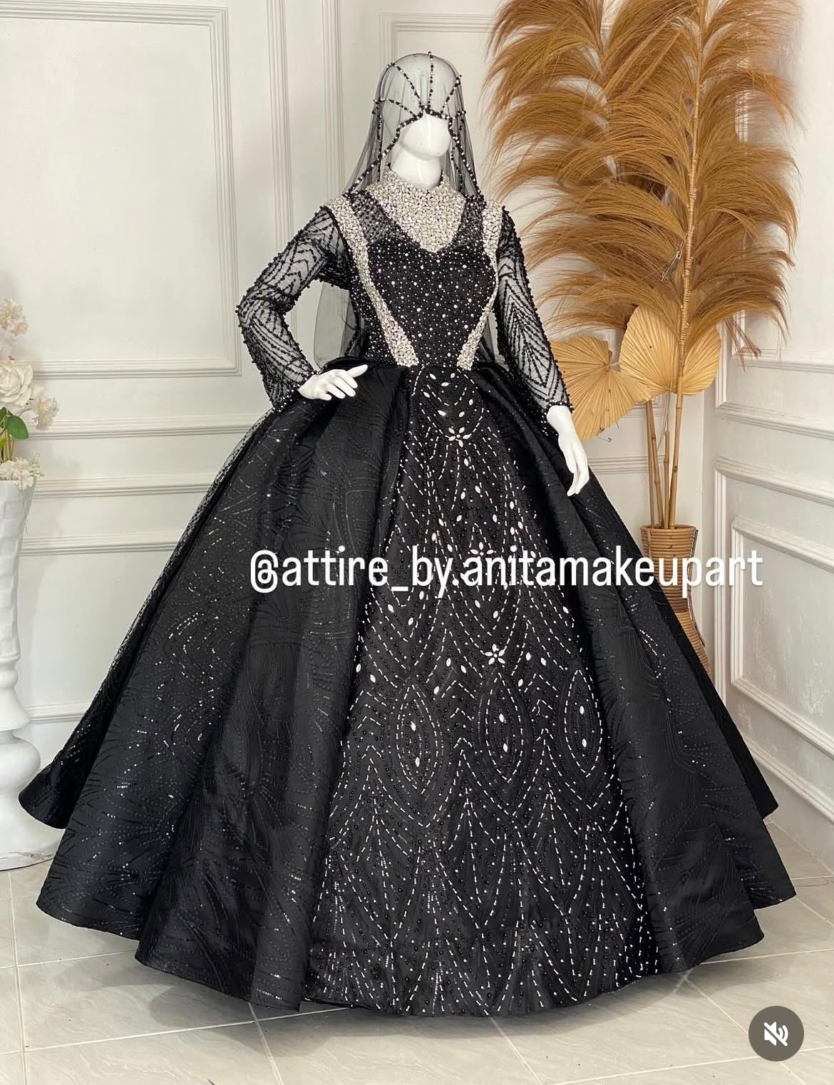 Ballgown Hitam